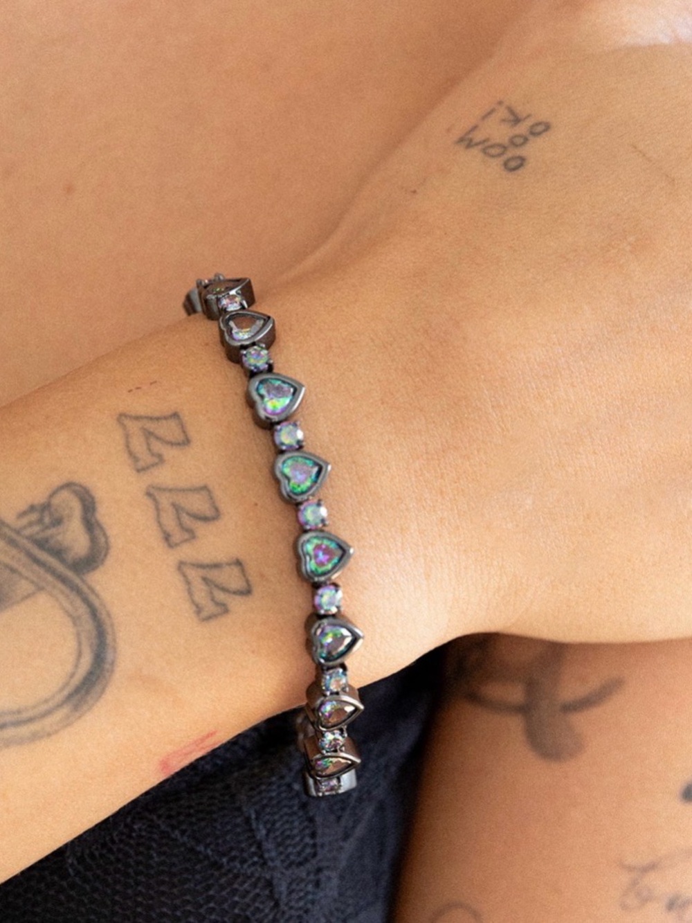 Oomiay Black Gold Mystic Topaz Heart Tennis Bracelet 17cm - Picture 2 of 4